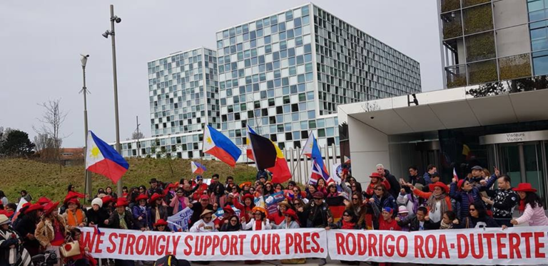 Look: Mga Filipino sa Europa nag rally sa harap ng ICC to Support Pres. Duterte