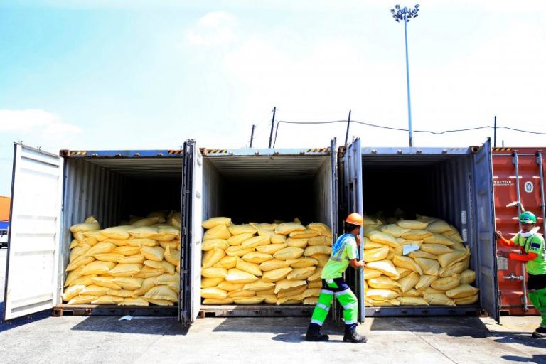 Customs, ipamamahagi ang mga nakumpiskang bigas