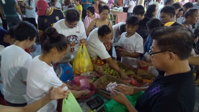 Mga magsasakang nagbibinta ng murang Gulay at Prutas, Binalasubas ng ilang mamimili 