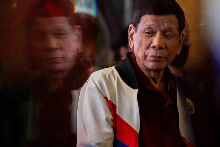 Dating Pangulong Duterte, Pinilit na Ibinyahe Patungong Hague Matapos Ang Pag-aresto ng ICC